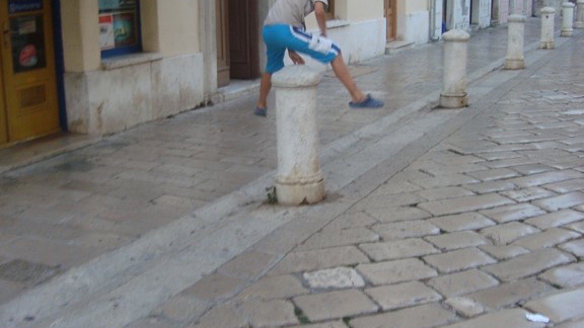 Žuži se dokopala mora