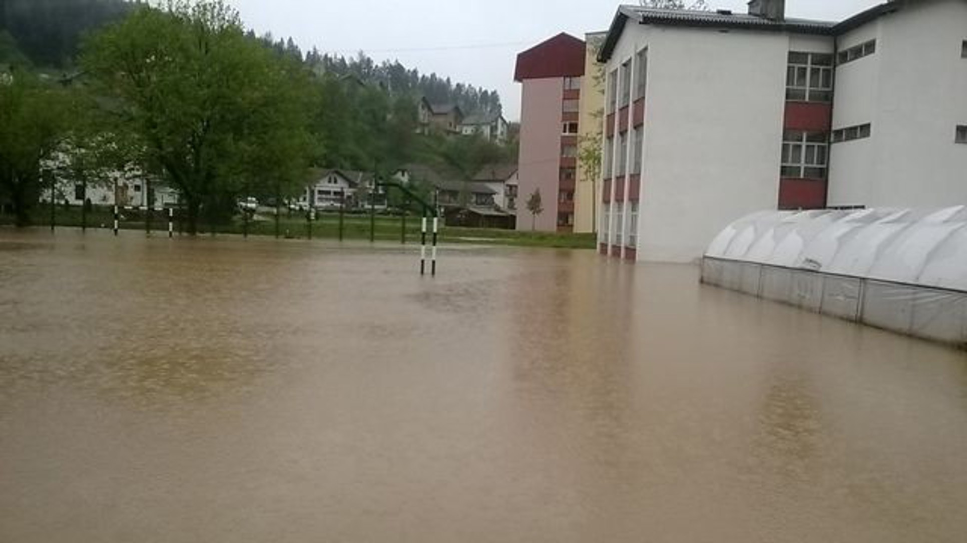 Olovo: Škola koja se digla iz mulja
