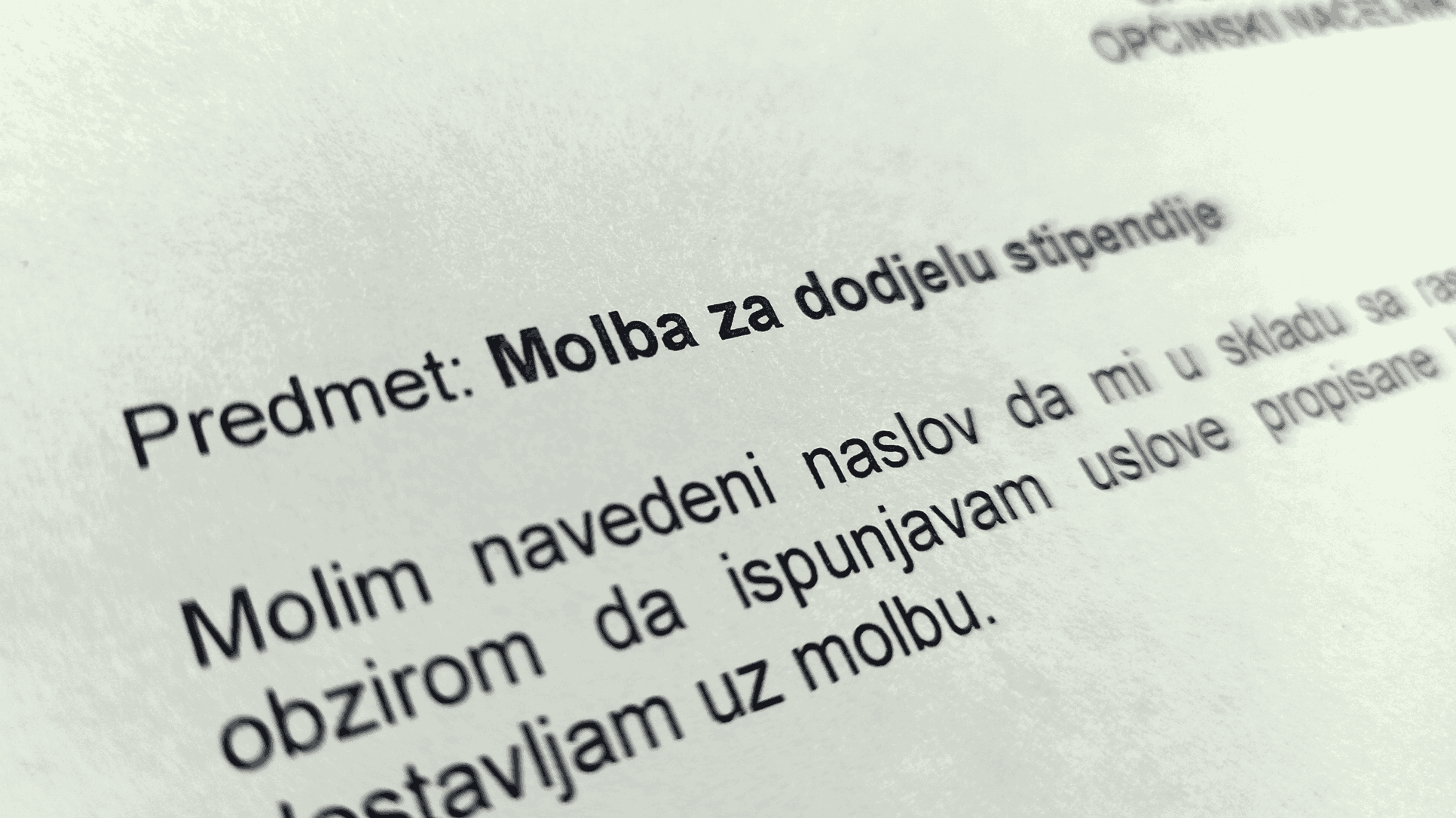 Nema stipendije za one čiji su roditelji dužni porez