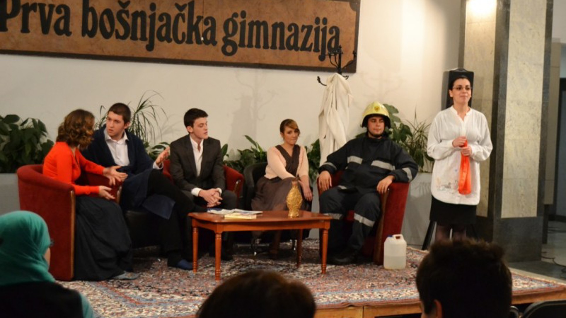 Ćelava pjevačica u gimanziji