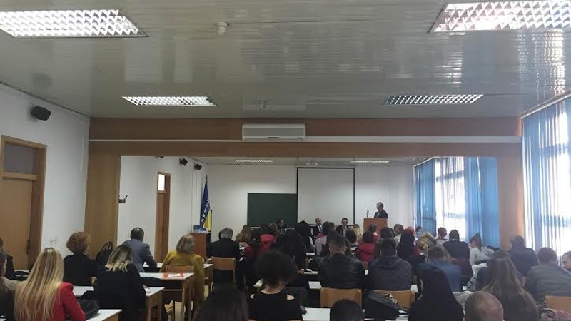 Šta ne zna student, zna bubica 